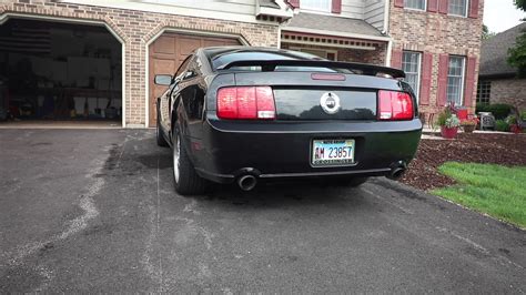 Video: 2006 Ford Mustang GT Exhaust Sound - Mustang Specs