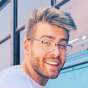 Mike Montgomery (YouTube Star) - Age, Family, Bio | Famous Birthdays