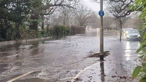 Flood warnings issued across Dorset and Hampshire - BBC News