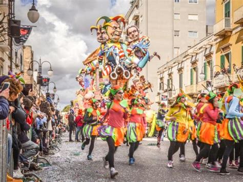 The 7 best places to celebrate Carnival In Italy | Booking.com