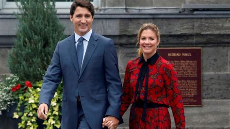 Canadian PM Trudeau's wife tests positive for coronavirus - BBC News