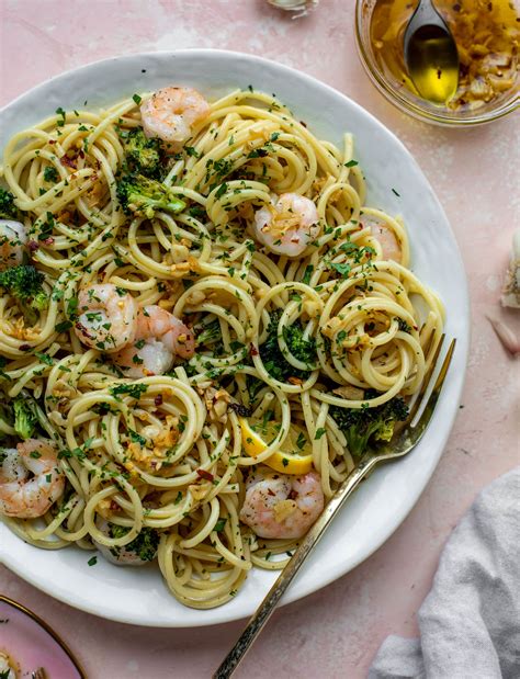 Garlic Sauce Pasta - Garlic Sauce Bucatini with Shirmp and Broccoli