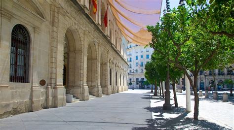 Visit Plaza Nueva in Seville | Expedia