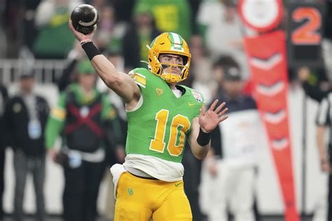 Oregon's Bo Nix ends 5-year college odyssey as one of most productive ...