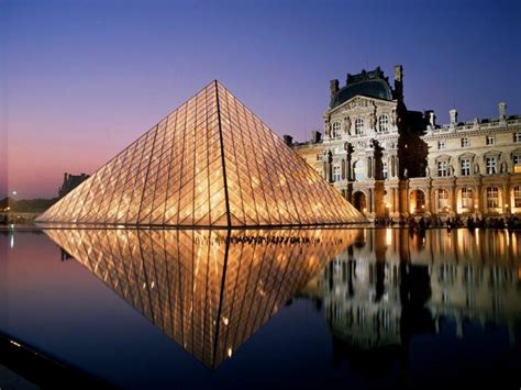 World Beautiful Places: Pyramid at Louvre Museum Paris