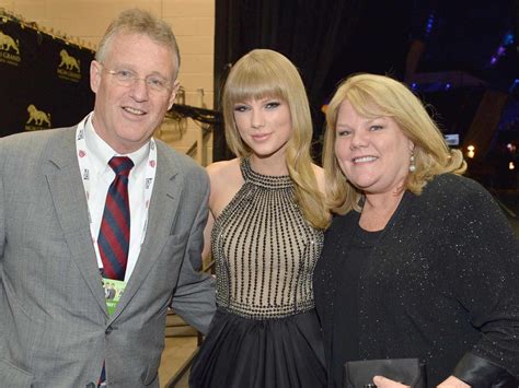 Taylor Swift's Mom And Dad: A Deep Dive Into Their Influence On Her Life And Career