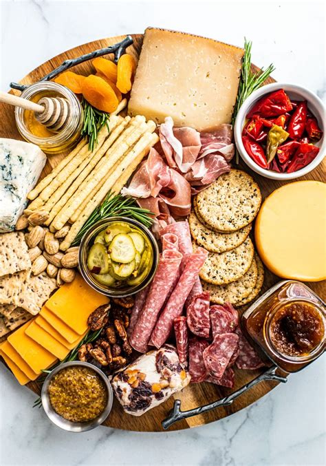 How to Make a Charcuterie Board {Meat and Cheese Board} | Resep