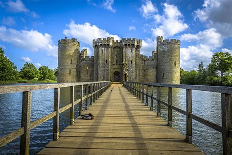 Bodiam Castle - History and Facts | History Hit