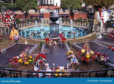 Presley Memorial Garden, Graceland. Editorial Stock Photo - Image of ...