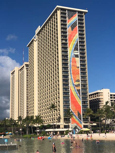 Rainbow Tower @ Hilton Hawaiian Village - April 21, 2019 | Hawai