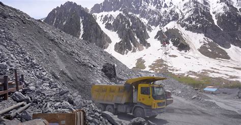 India Building Two Lane Tunnel In The World's Highest Mountain Range ...