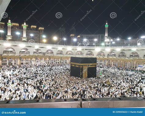 Mecca Kaaba night editorial stock photo. Image of performance - 239055623