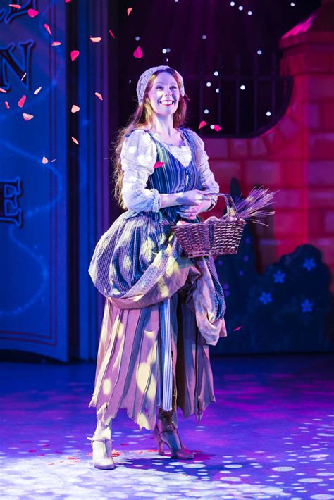 Harlow Playhouse Cinderella Panto 2022 - Review