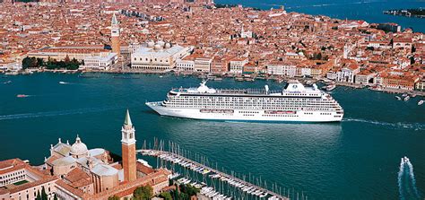 Venice overturns large cruise ship ban