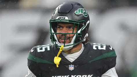 Ty Johnson accuses Jets of cutting him 1 day after surgery