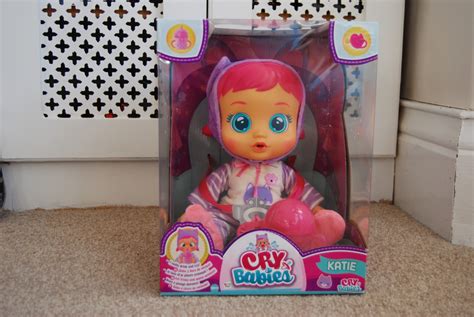 Chic Geek Diary: Cry Babies Katie Doll - Review