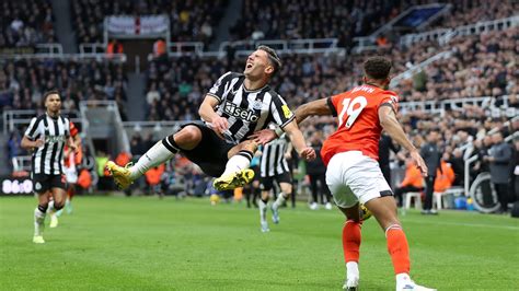 Newcastle and Luton stage breathless 8-goal thriller at St. James' Park ...