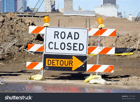 Road Closed Detour Sign Stock Photo 71710753 : Shutterstock