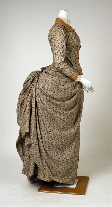 Walking dress | 1885 | French | The Met 1880s Fashion, Edwardian Fashion, Vintage Fashion ...
