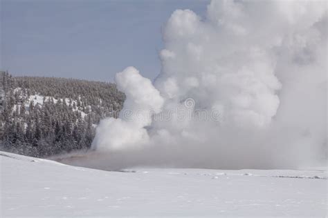 Scenic Old Faithful Geyser in Yellowstone National Park in Winter Stock ...