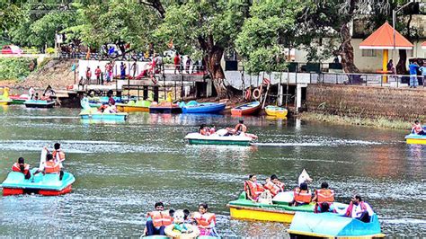 Rise in footfall at Courtallam as weather turns pleasant - The Hindu