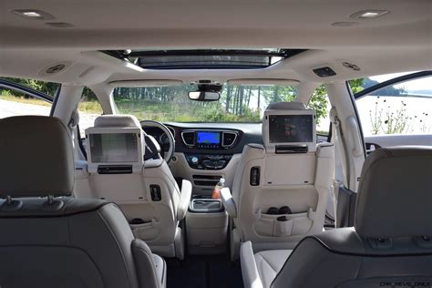 2017 Chrysler PACIFICA Limited- Interior 9