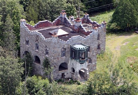 Couple wants to turn New Hampshire castle into center for weddings, events