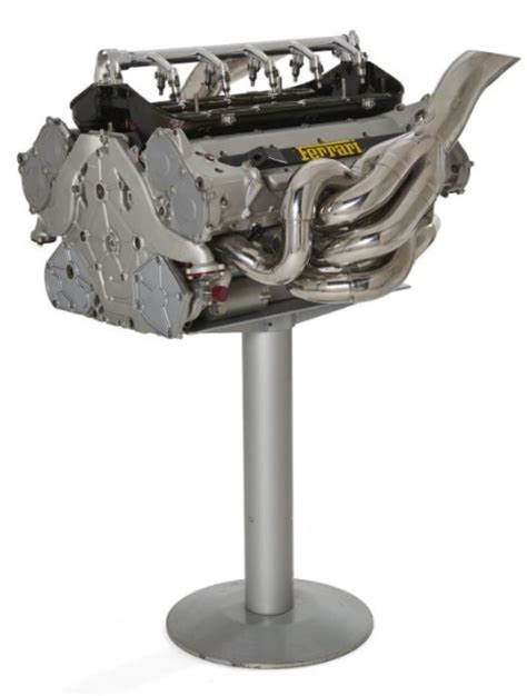 Collector Studio - Fine Automotive Memorabilia - 2000 Ferrari F1-2000 engine (049)