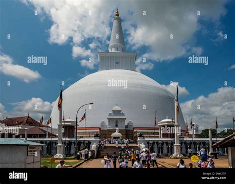 Ruwanwelisaya Stupa Sri Lanka Stock Photo - Alamy