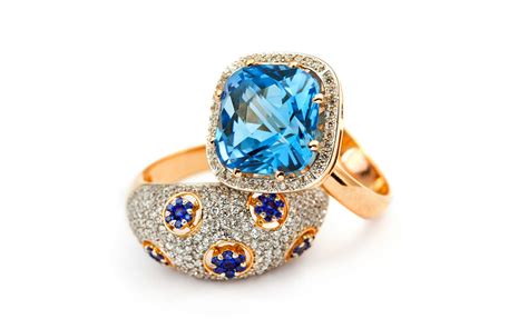 What You Need to Know About Colored Diamond Rings - JohnstonJewelers