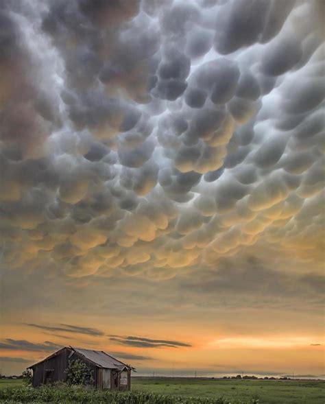 Mammatus clouds : r/pics