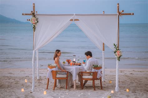 Melati Resort: Indulge in a Romantic Beachfront Dinner Experience