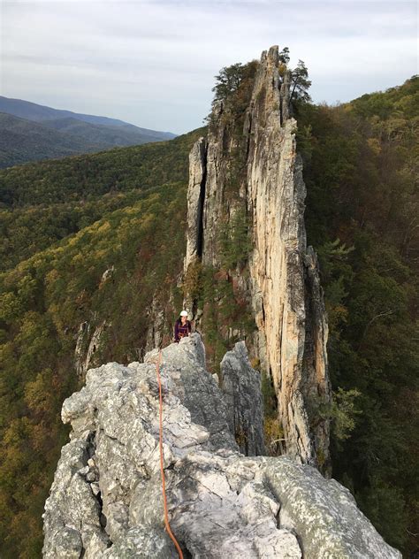 Seneca Rocks summit : climbing