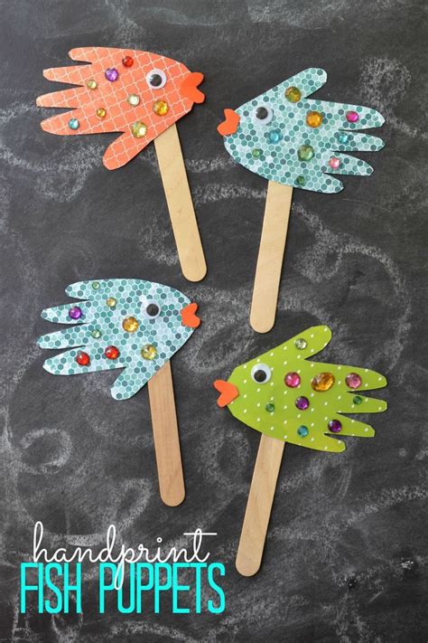 Easy Kids Craft: Handprint Fish Puppets