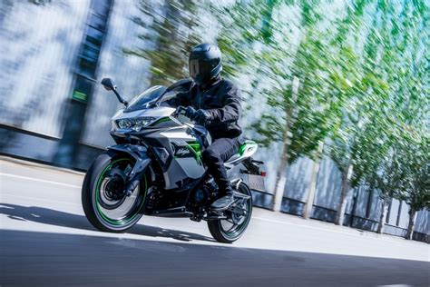 Kawasaki Confirms Electric Naked Bike And Electric Sport Bike For North ...