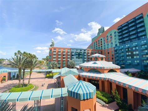 7 Best (and Worst) Hotels Near EPCOT - Disney Trippers