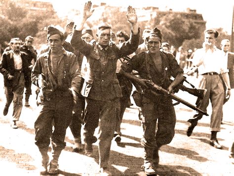 August 25, 1944 - "Paris Has Been Liberated" - "Libération de Paris ...