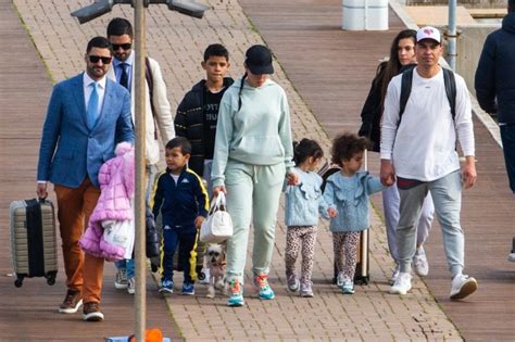 Cristiano Ronaldo & Family: Photos – Hollywood Life