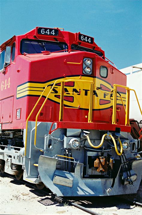 Detail Santa Fe C44-9W No. 644 | Train photography, Vintage train, Train pictures