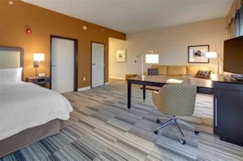 Hampton Inn & Suites Roanoke-Downtown, VA Hotel (Roanoke) from £142 | lastminute.com