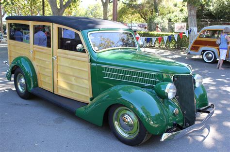 Ford Woodie at Goodguys | Woodies, Old fords, Antique cars