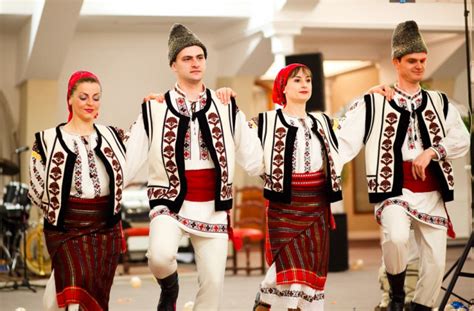 “Ia” and the Traditional Moldovan Costume