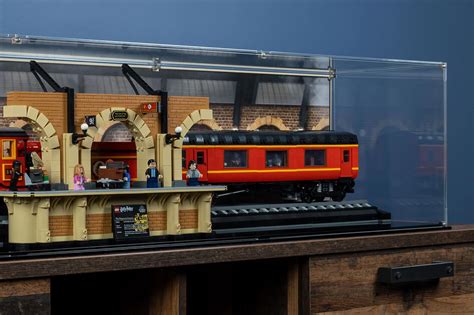 This Display Case “Extends” The Platform 9¾ Of The LEGO Hogwarts ...