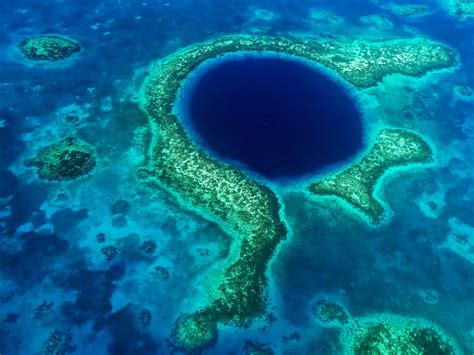 The Great Blue Hole, Belize. [OC] - [3528x2646] : r/EarthPorn