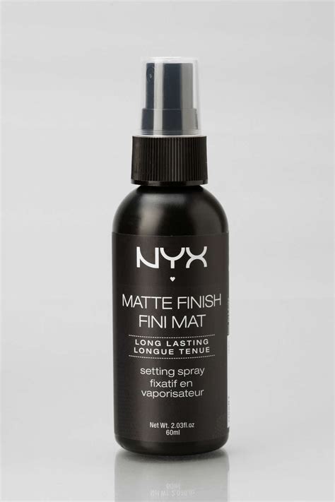 Want Your Makeup to Stay All Day? Try a Makeup Setting Spray! | StyleCaster