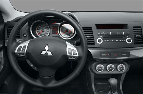 MITSUBISHI LANCER - mitsubishi-lancer_interior_8.jpg