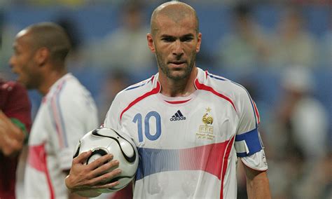 Wallpaper : Zinedine Zidane, football player, real madrid castilla 2336x1401 - wallpaperUp ...