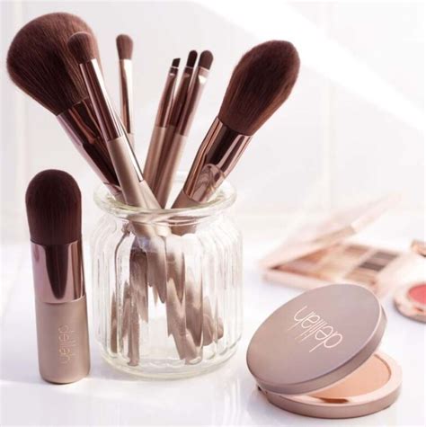 10 Best Vegan and Eco-Friendly Makeup Brushes You Can Buy Online