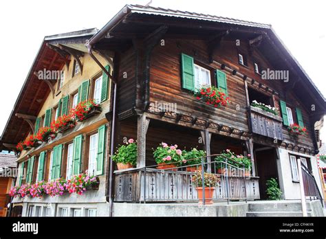 Swiss chalet architecture hi-res stock photography and images - Alamy