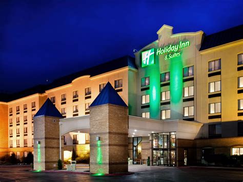 Hotel in Council Bluffs, Iowa near Omaha, NE - Holiday Inn Hotel & Suites